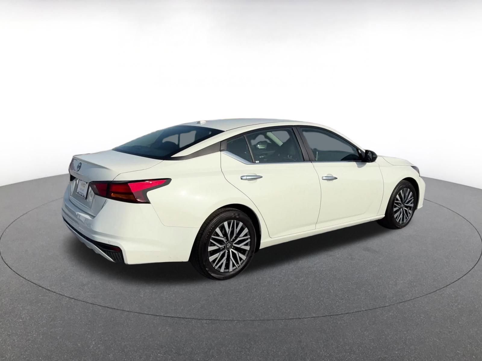 Thumbnail: 2025 Nissan Altima - 15