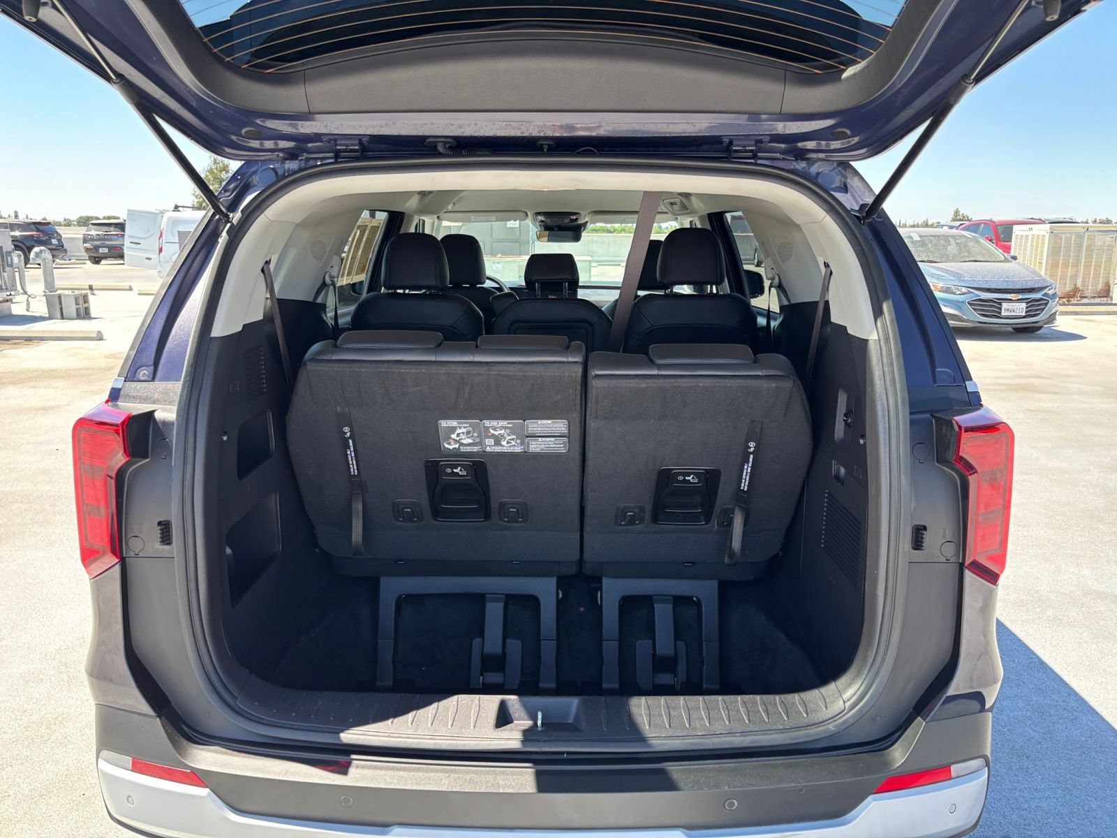 Thumbnail: 2026 Kia Carnival - 34