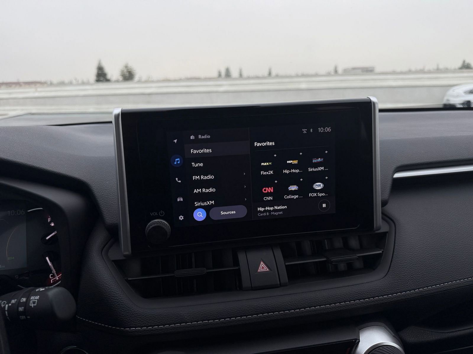 Thumbnail: 2025 Toyota RAV4 - 21