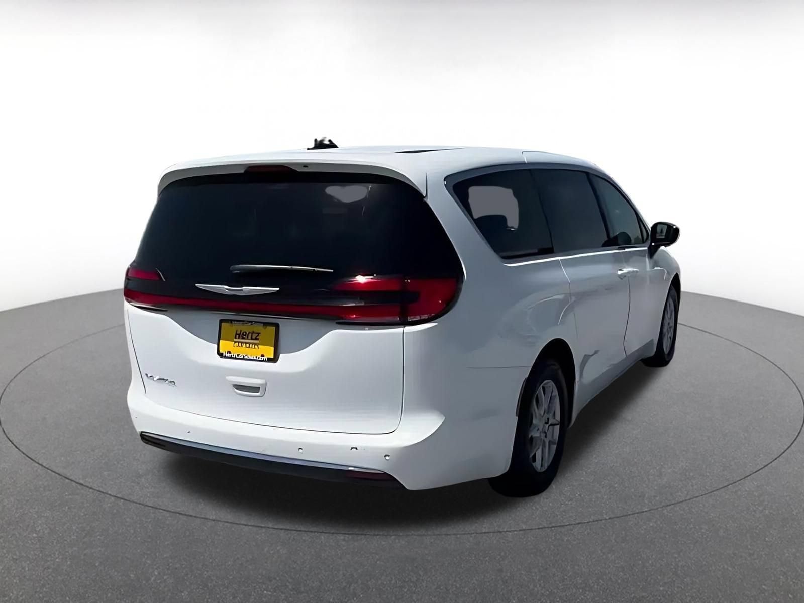 Thumbnail: 2024 Chrysler Pacifica - 12