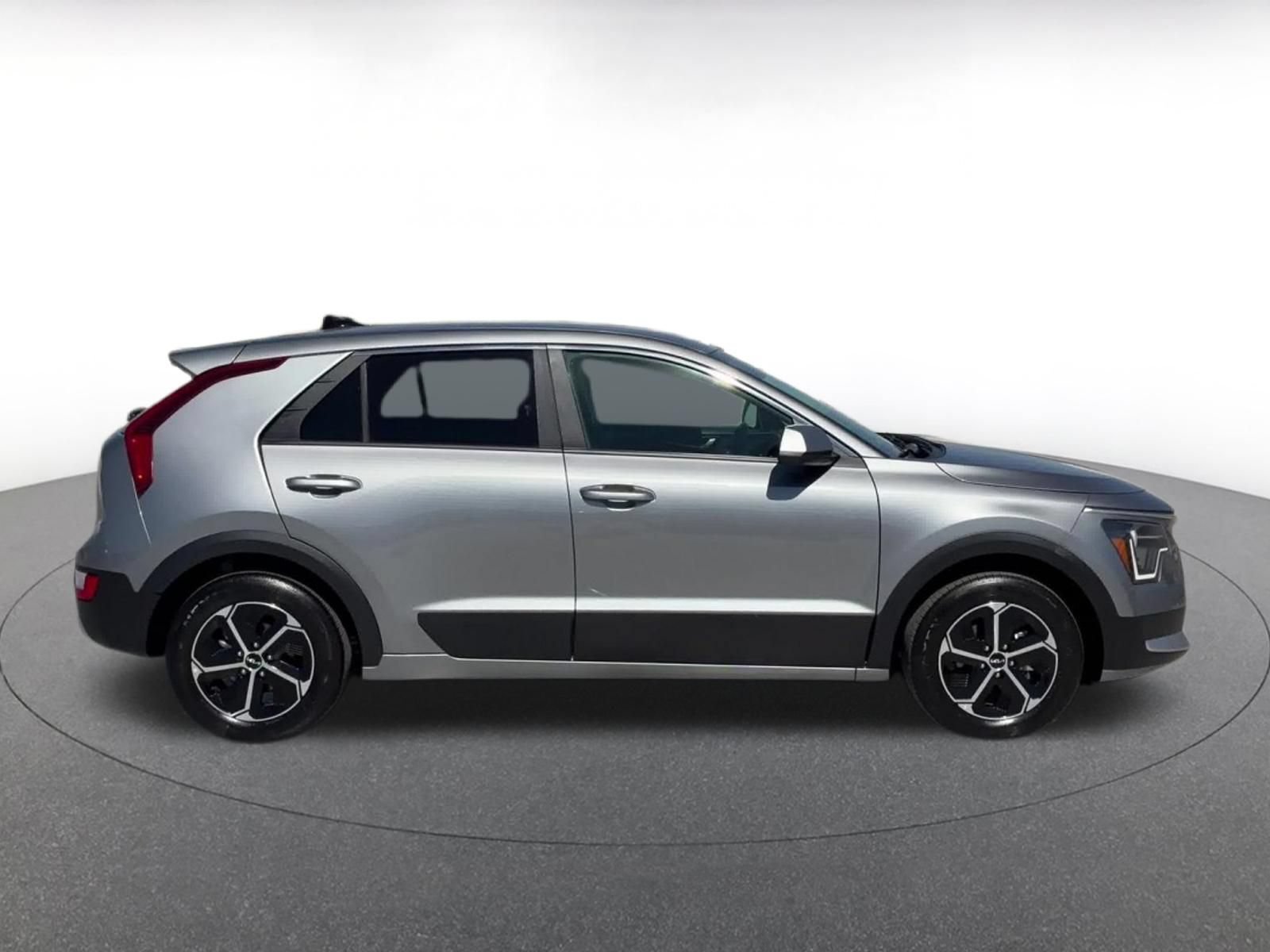 Thumbnail: 2026 Kia Niro - 16