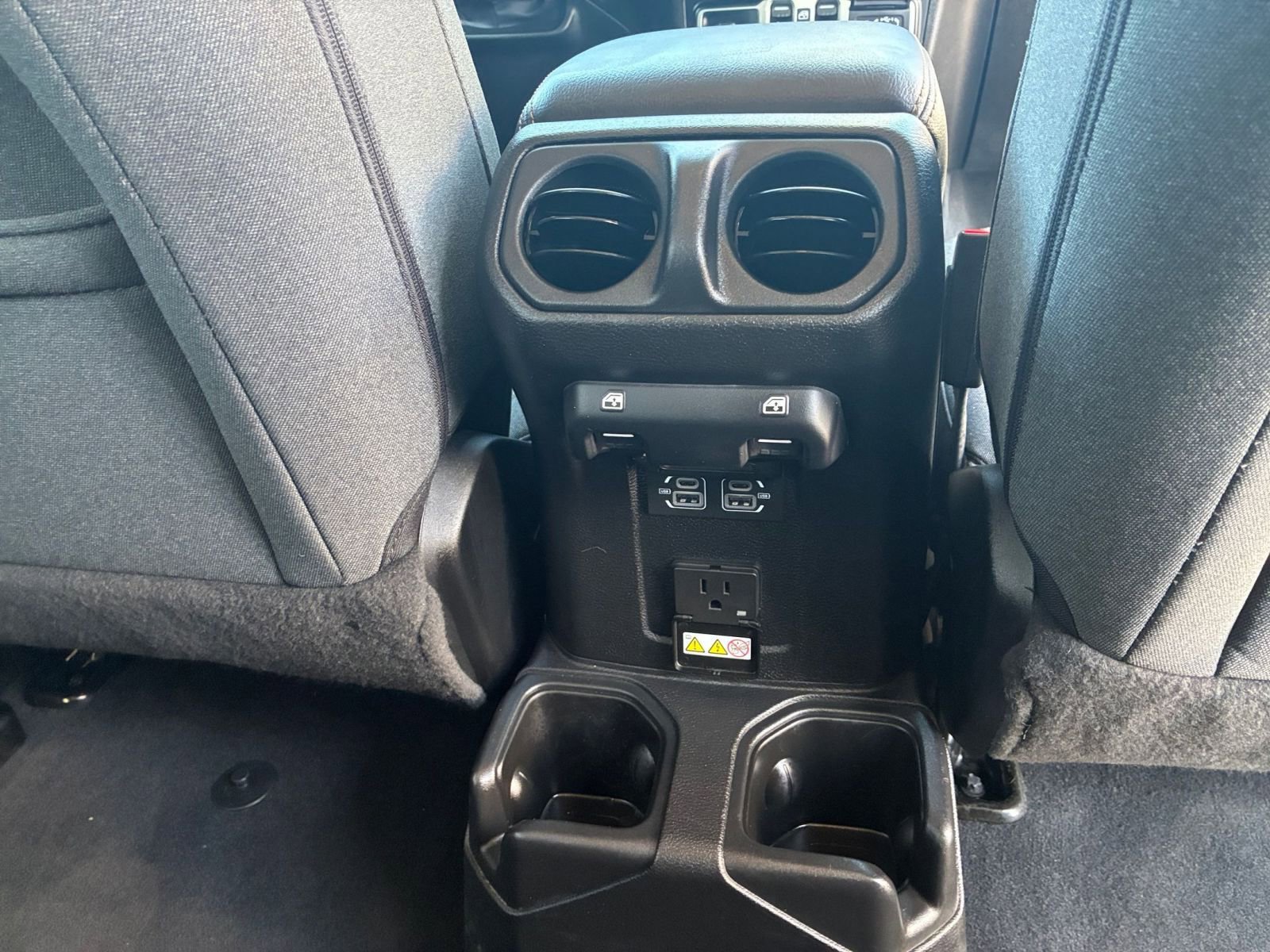 Thumbnail: 2025 Jeep Wrangler - 23