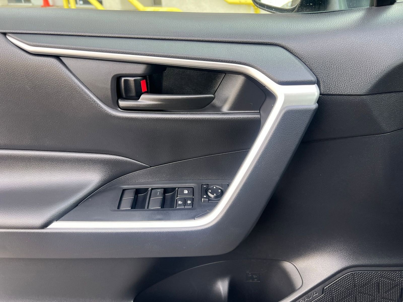 Thumbnail: 2025 Toyota RAV4 - 20