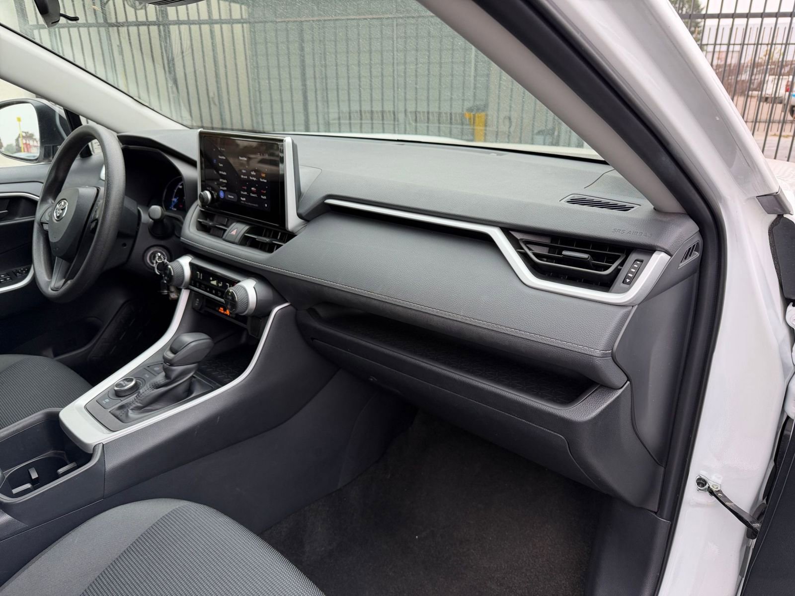 Thumbnail: 2025 Toyota RAV4 - 33