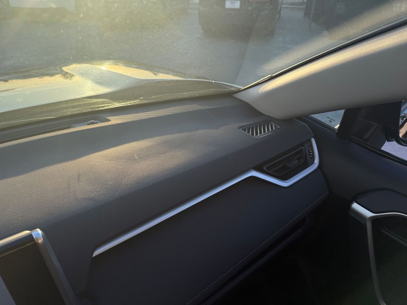 Thumbnail: 2025 Toyota RAV4 - 35