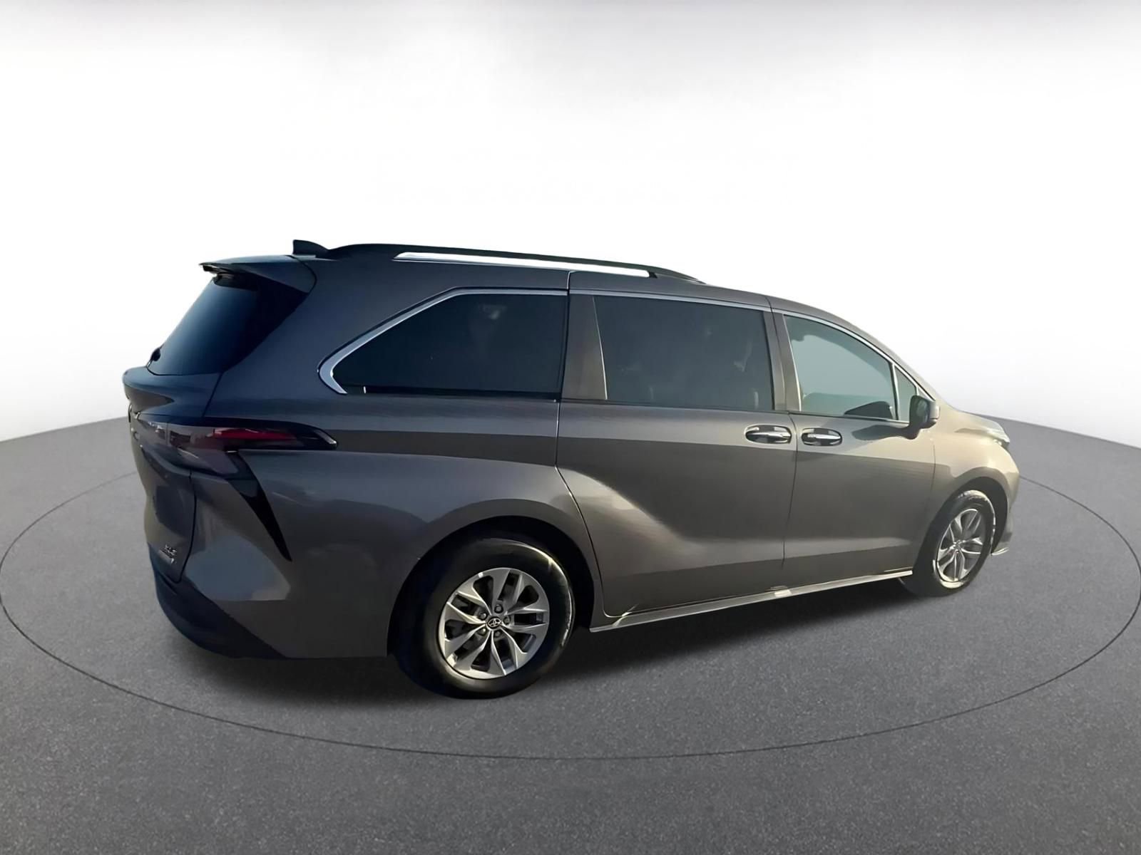 Thumbnail: 2024 Toyota Sienna - 12