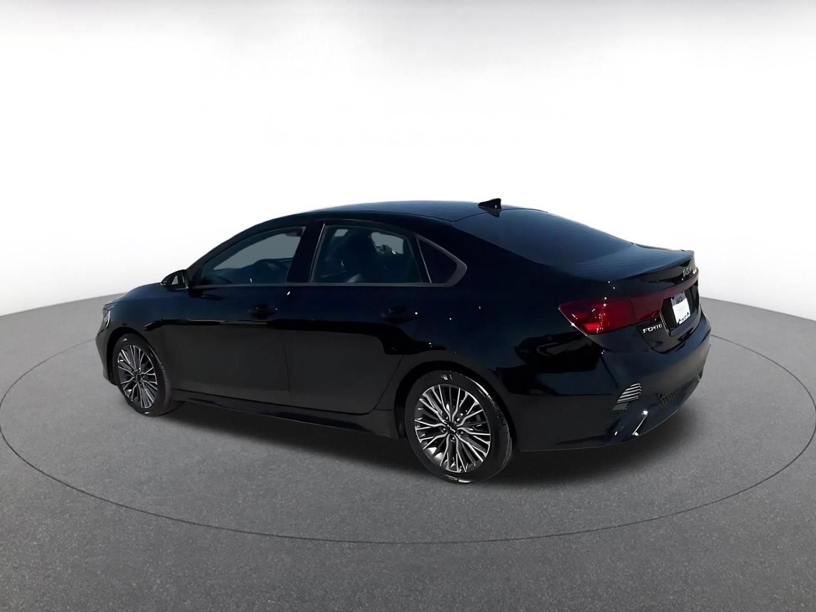Thumbnail: 2023 Kia Forte - 8