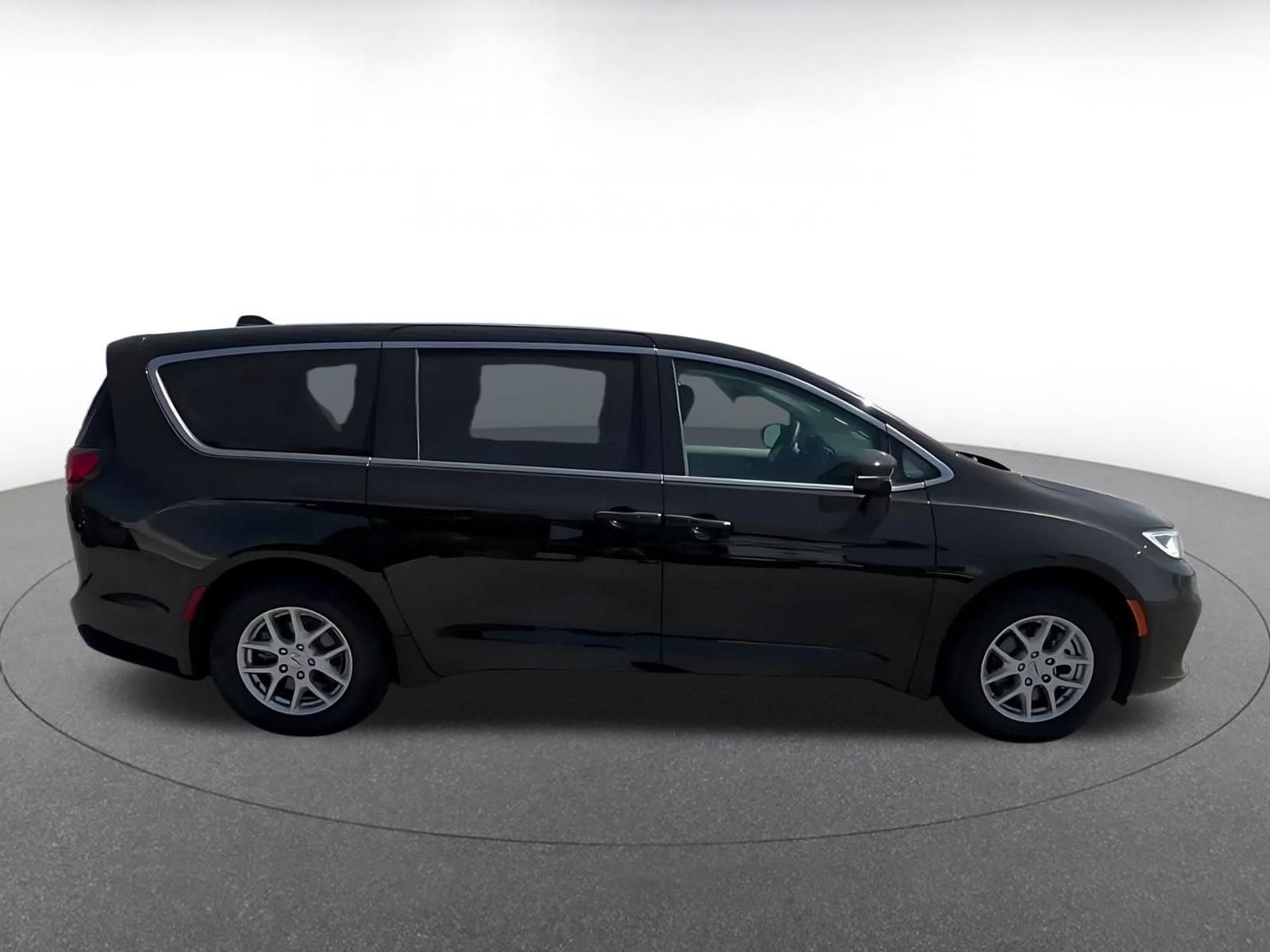 Thumbnail: 2024 Chrysler Pacifica - 15