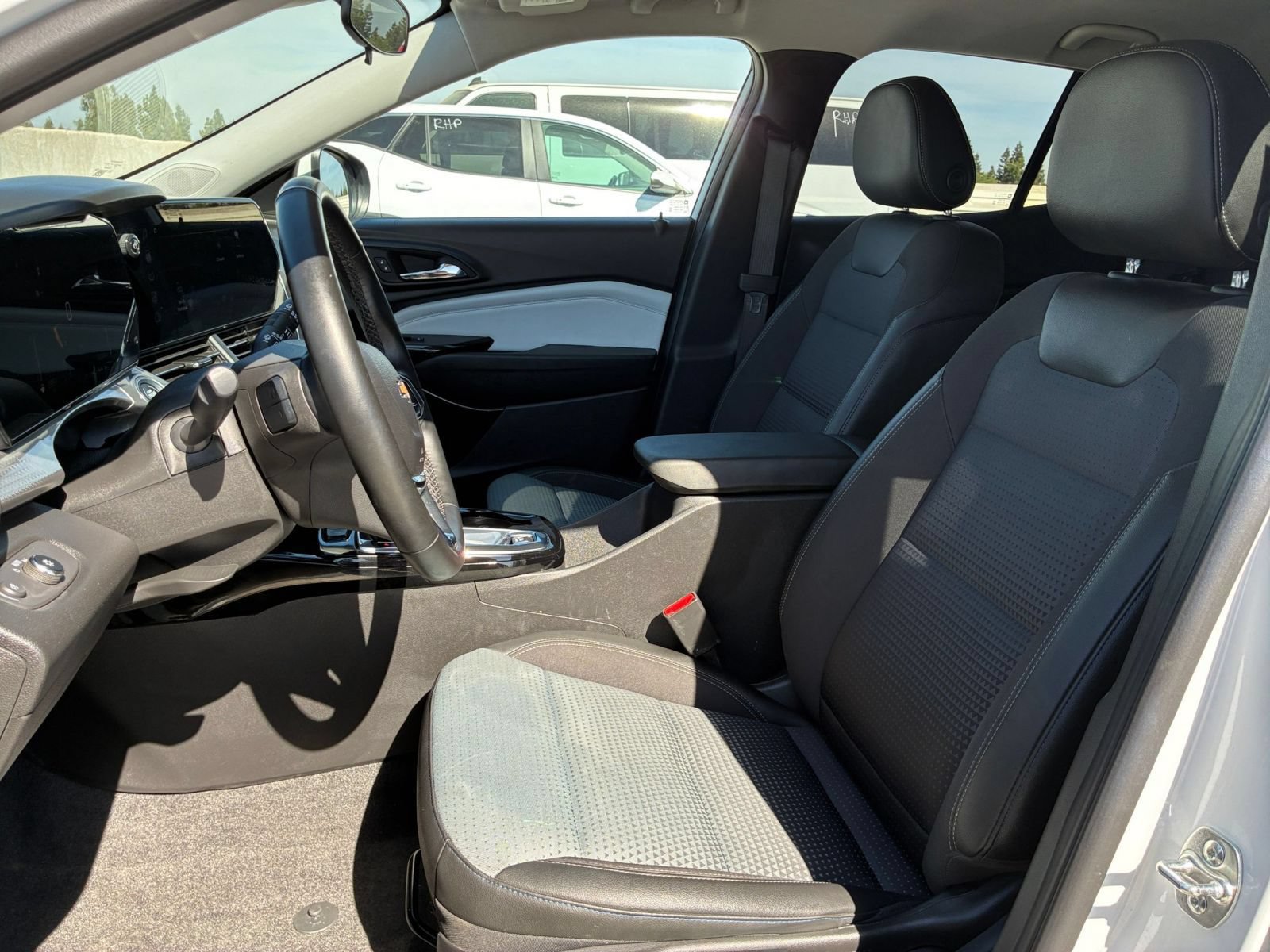 Thumbnail: 2025 Chevrolet Trax - 21