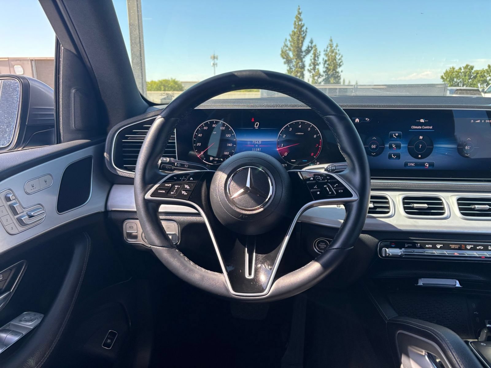 Thumbnail: 2026 Mercedes-Benz GLE - 29