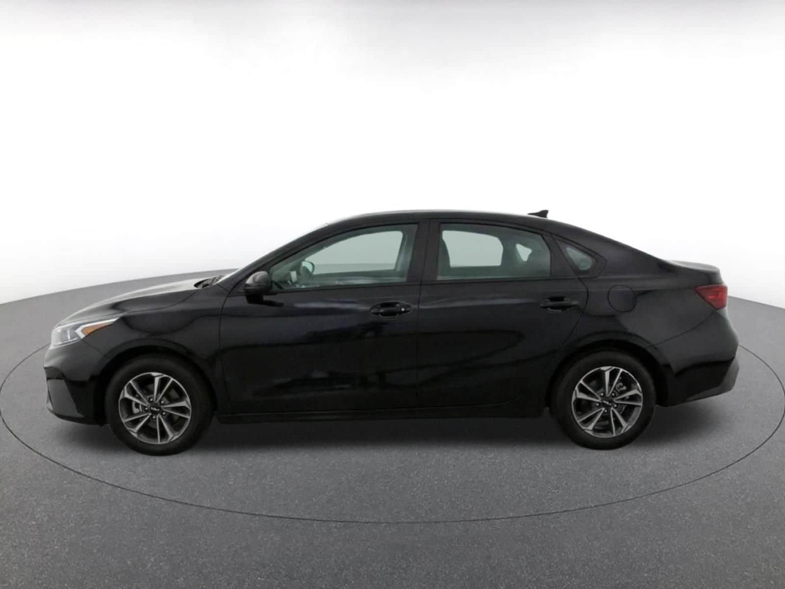 Thumbnail: 2024 Kia Forte - 4