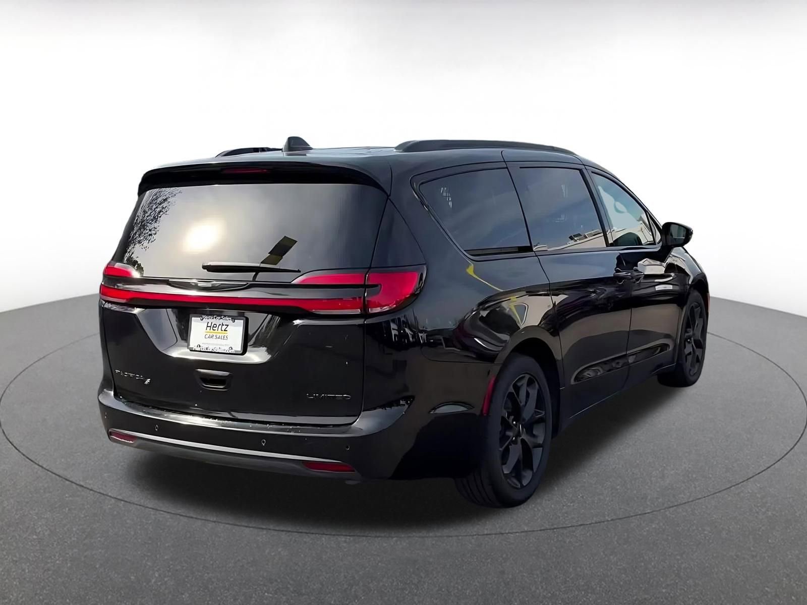 Thumbnail: 2025 Chrysler Pacifica - 14