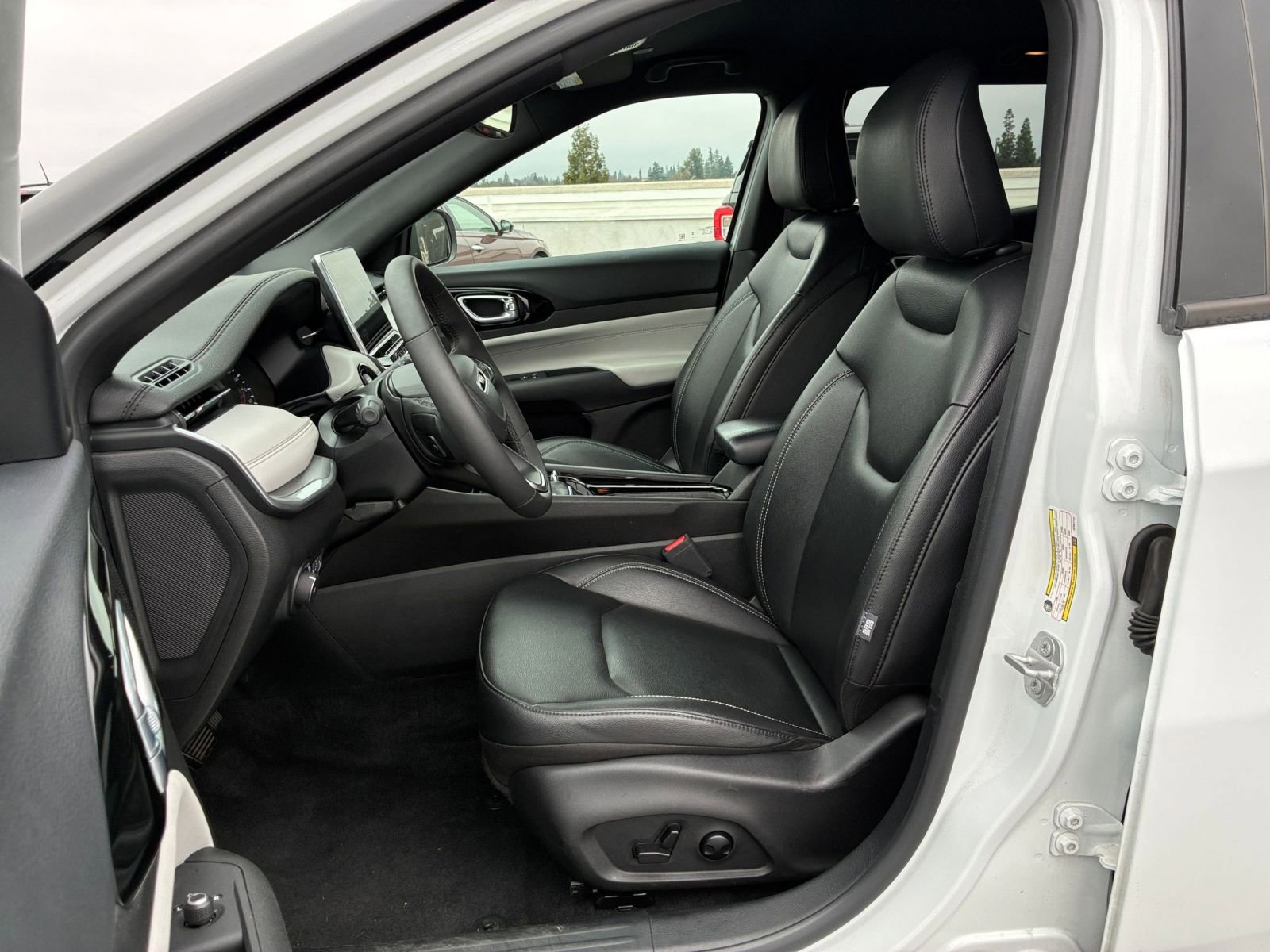 Thumbnail: 2025 Jeep Compass - 28