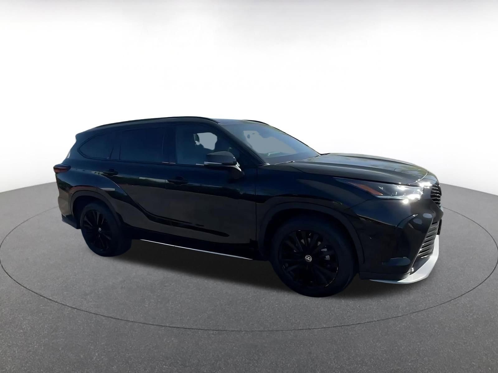 Thumbnail: 2024 Toyota Highlander - 2