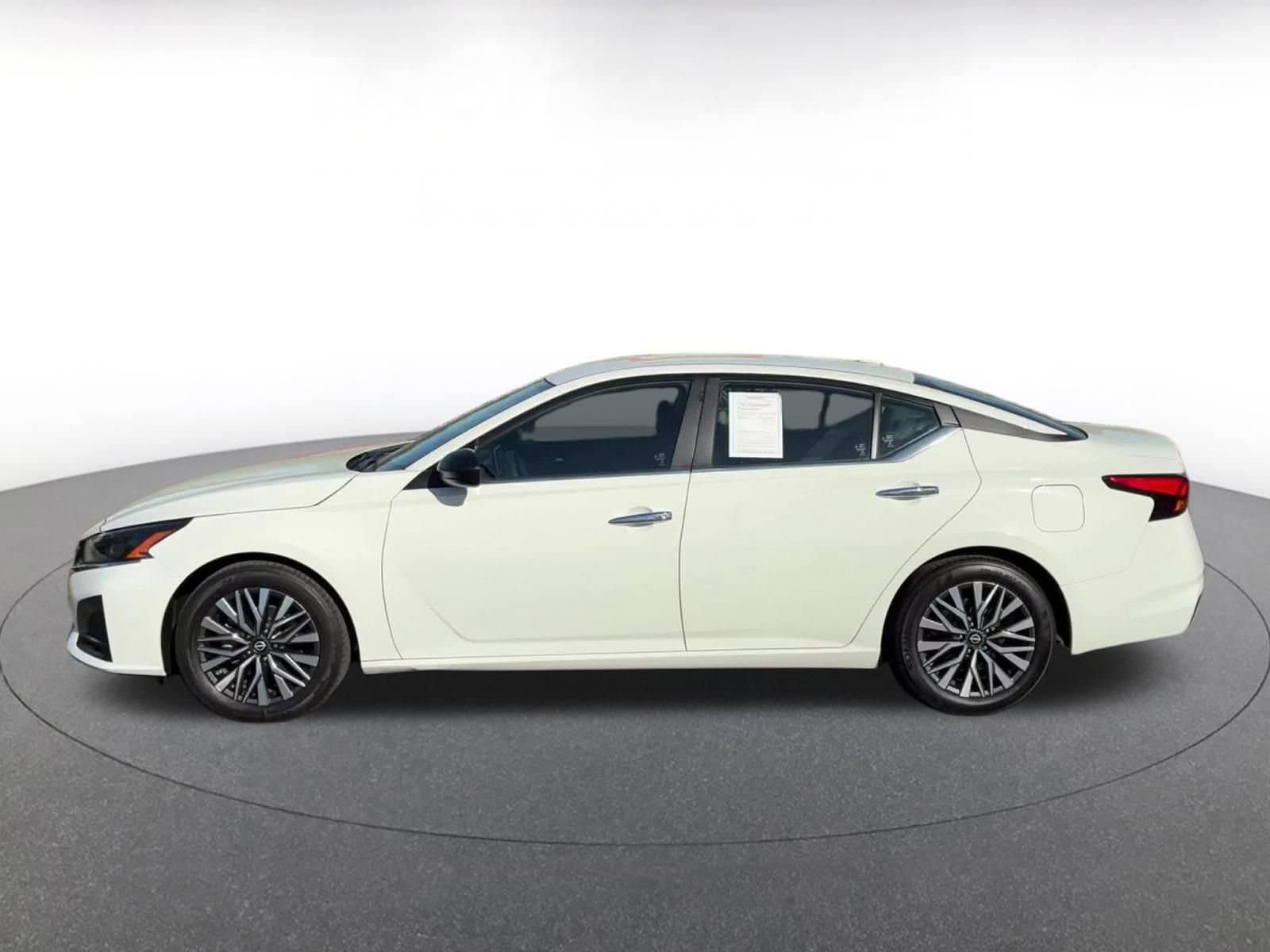 Thumbnail: 2025 Nissan Altima - 9