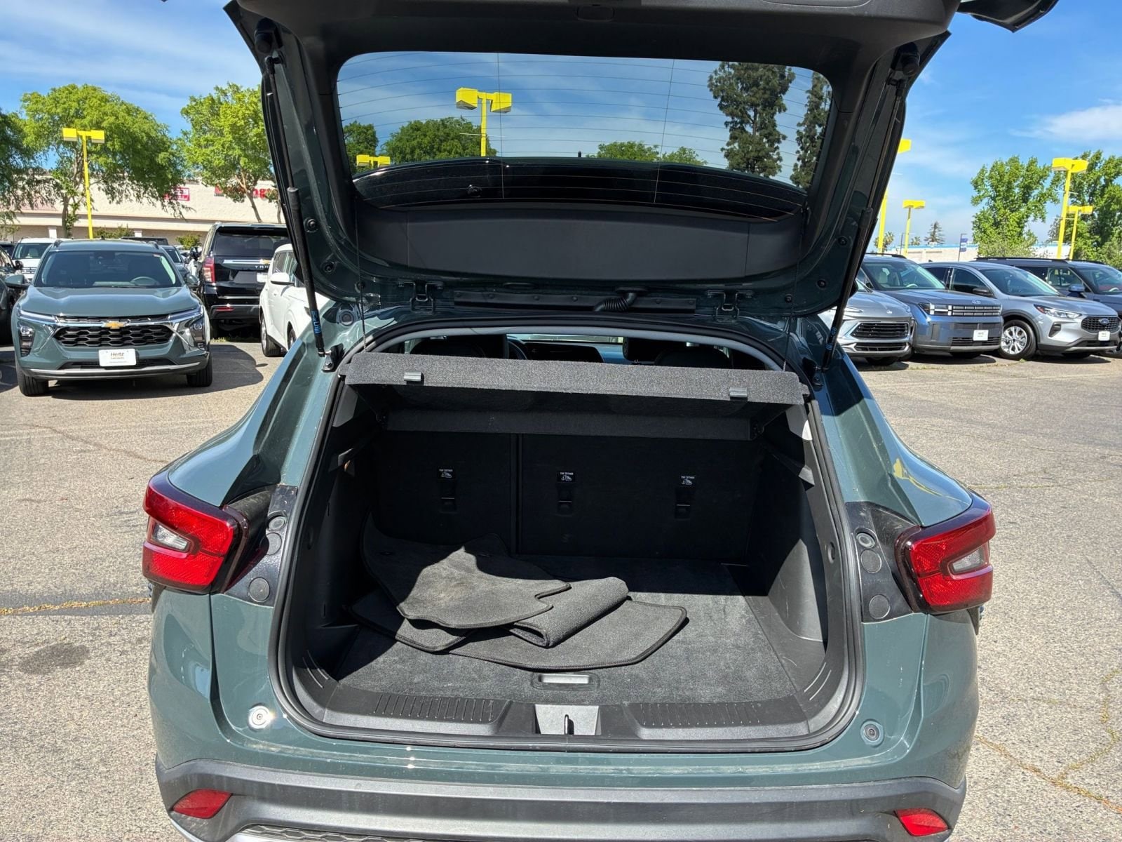 Thumbnail: 2025 Chevrolet Trax - 30