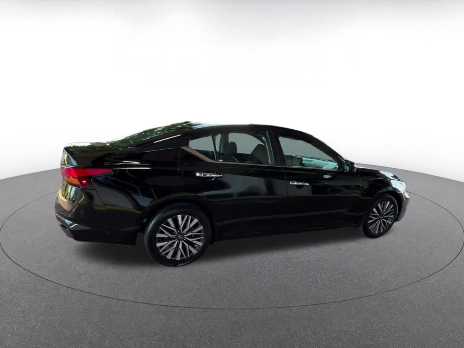 Thumbnail: 2025 Nissan Altima - 12
