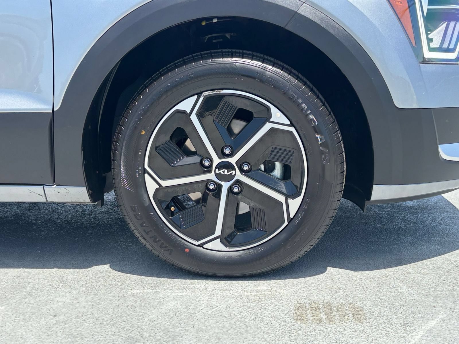 Thumbnail: 2026 Kia Niro - 28