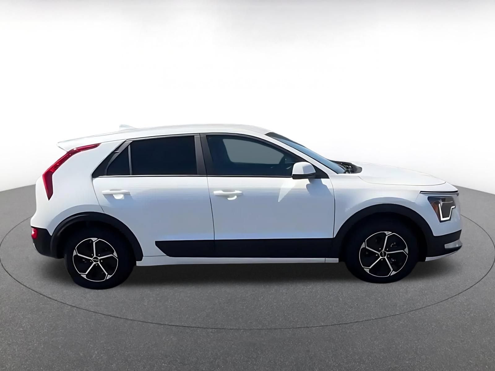 Thumbnail: 2026 Kia Niro - 16