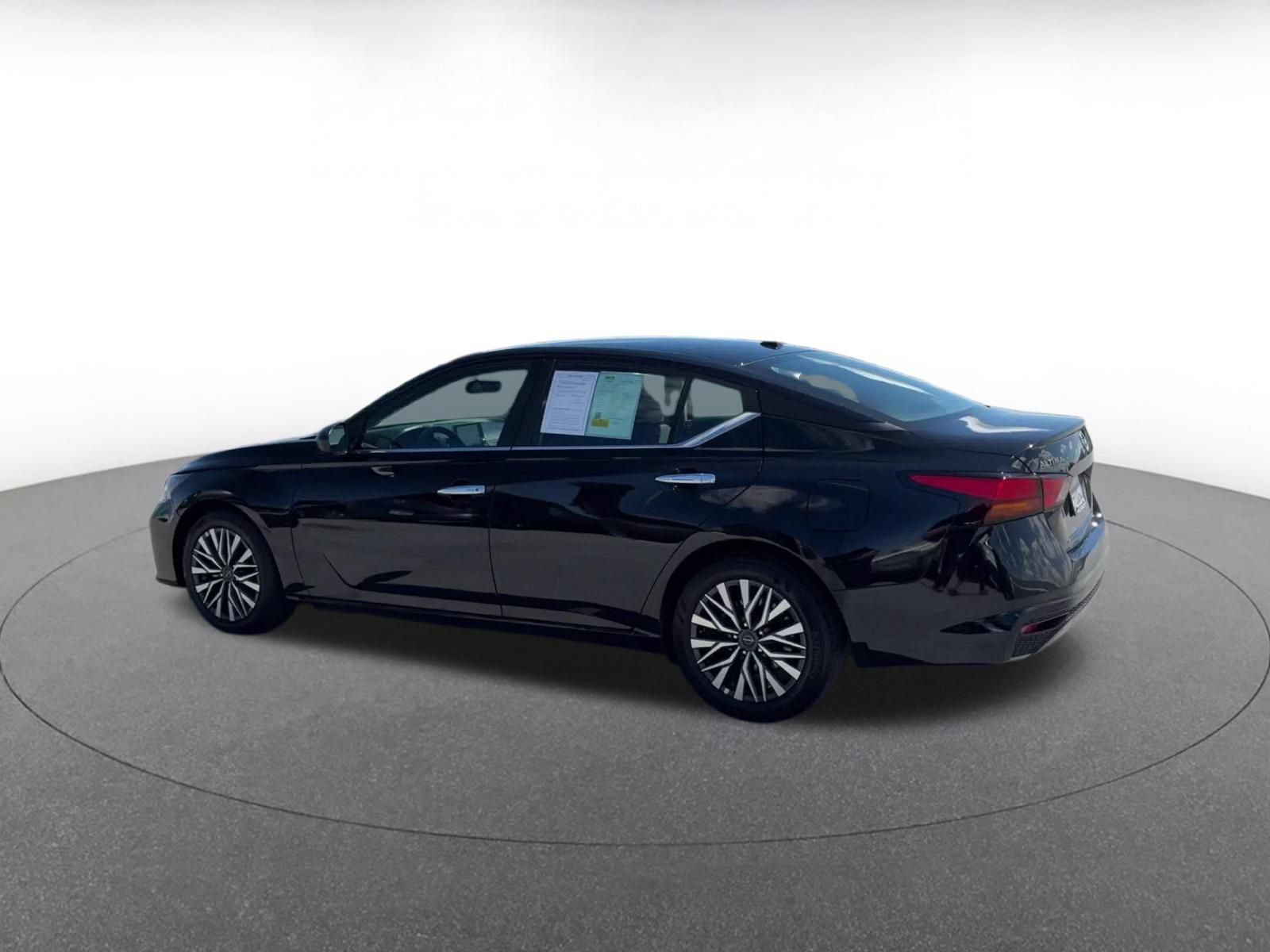 Thumbnail: 2025 Nissan Altima - 9