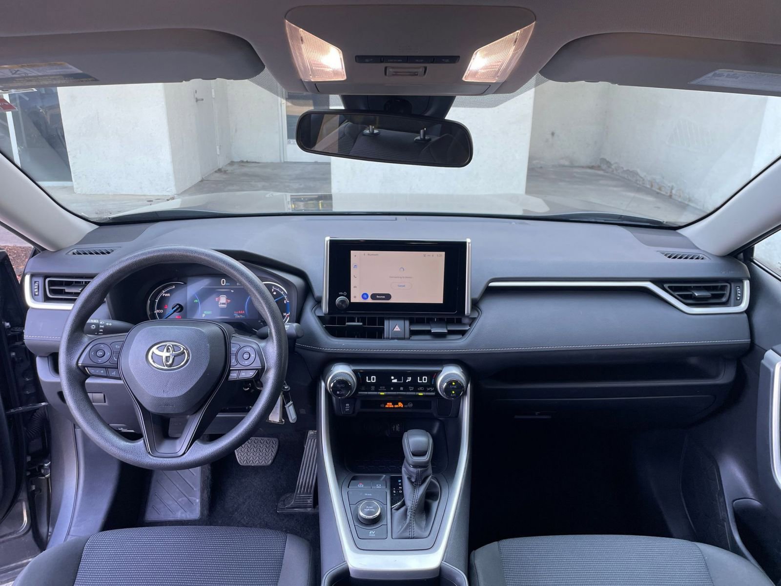 Thumbnail: 2025 Toyota RAV4 - 32