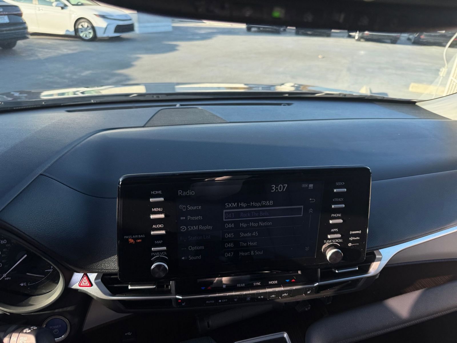 Thumbnail: 2024 Toyota Sienna - 18