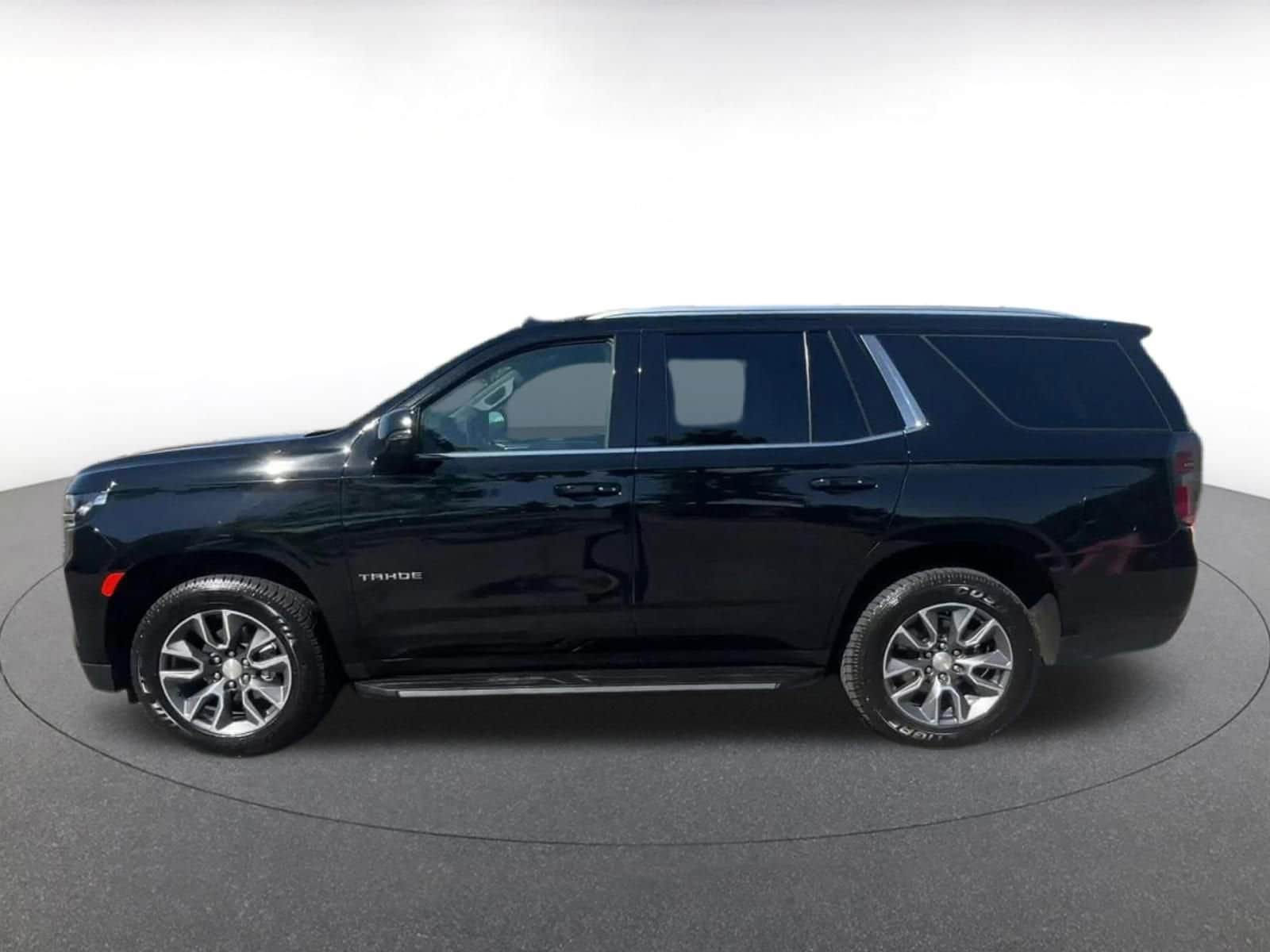 Thumbnail: 2023 Chevrolet Tahoe - 9