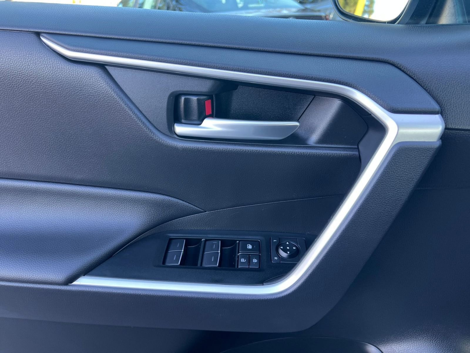 Thumbnail: 2025 Toyota RAV4 - 20