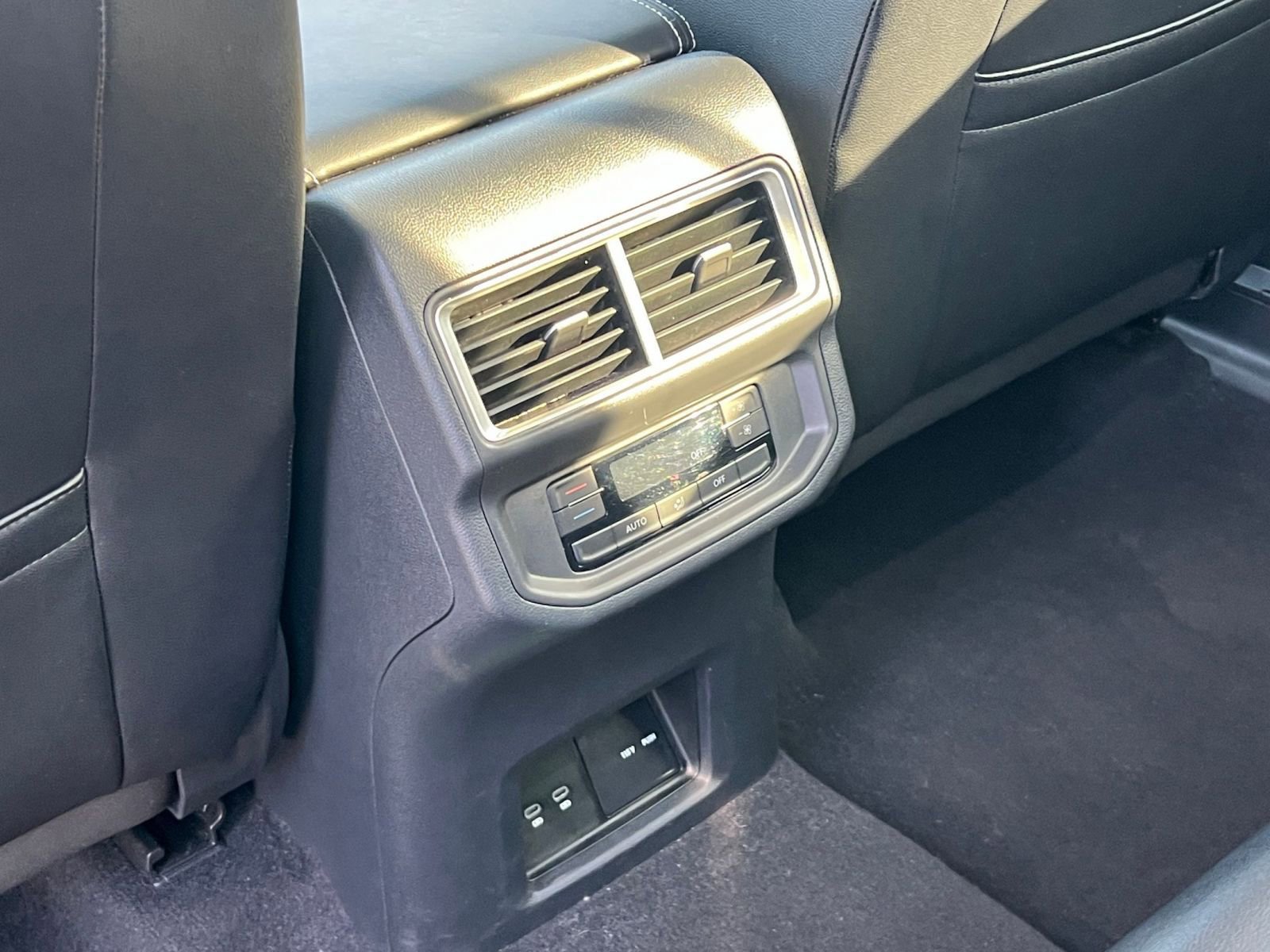 Thumbnail: 2024 Volkswagen Atlas - 24