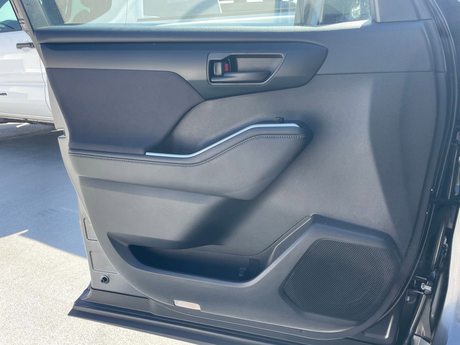 Thumbnail: 2025 Toyota Highlander - 18