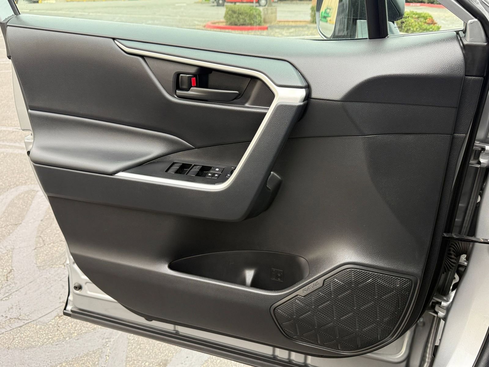 Thumbnail: 2025 Toyota RAV4 - 20