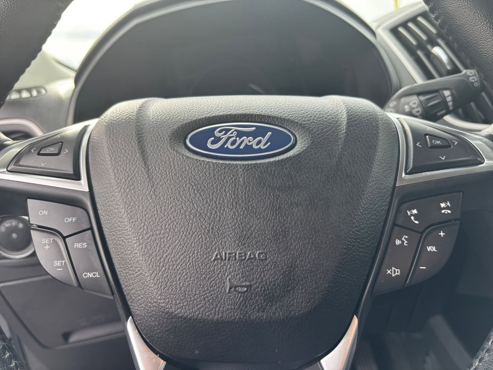 2023 Ford Edge SEL 28