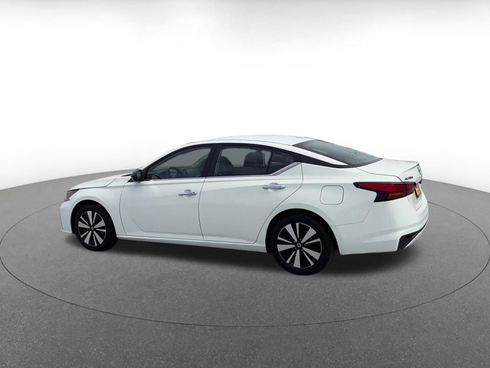 Thumbnail: 2025 Nissan Altima - 9