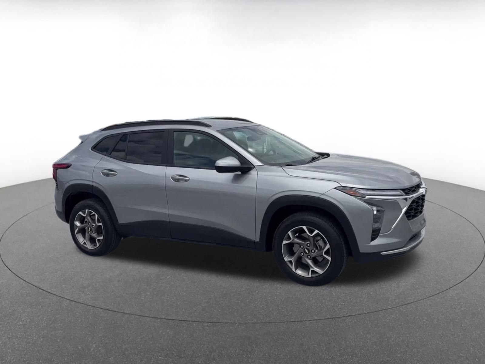 Thumbnail: 2025 Chevrolet Trax - 2