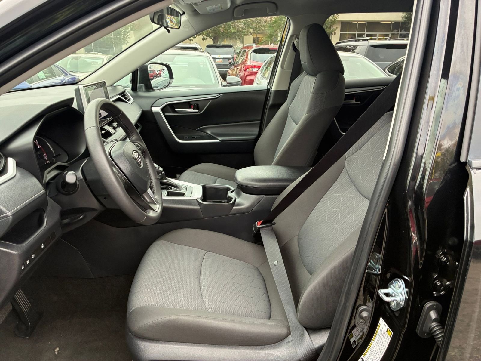 Thumbnail: 2025 Toyota RAV4 - 27