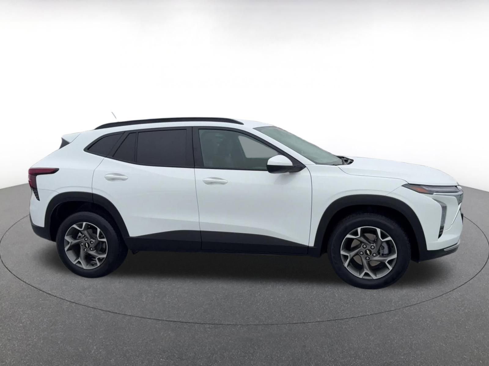 Thumbnail: 2025 Chevrolet Trax - 16