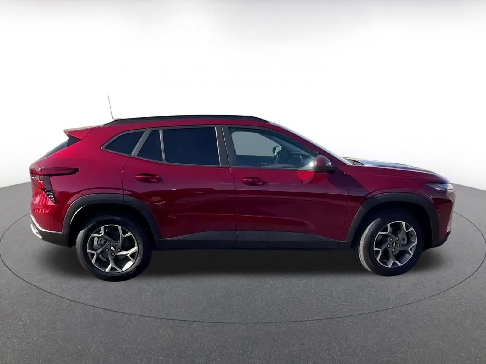 Thumbnail: 2025 Chevrolet Trax - 16