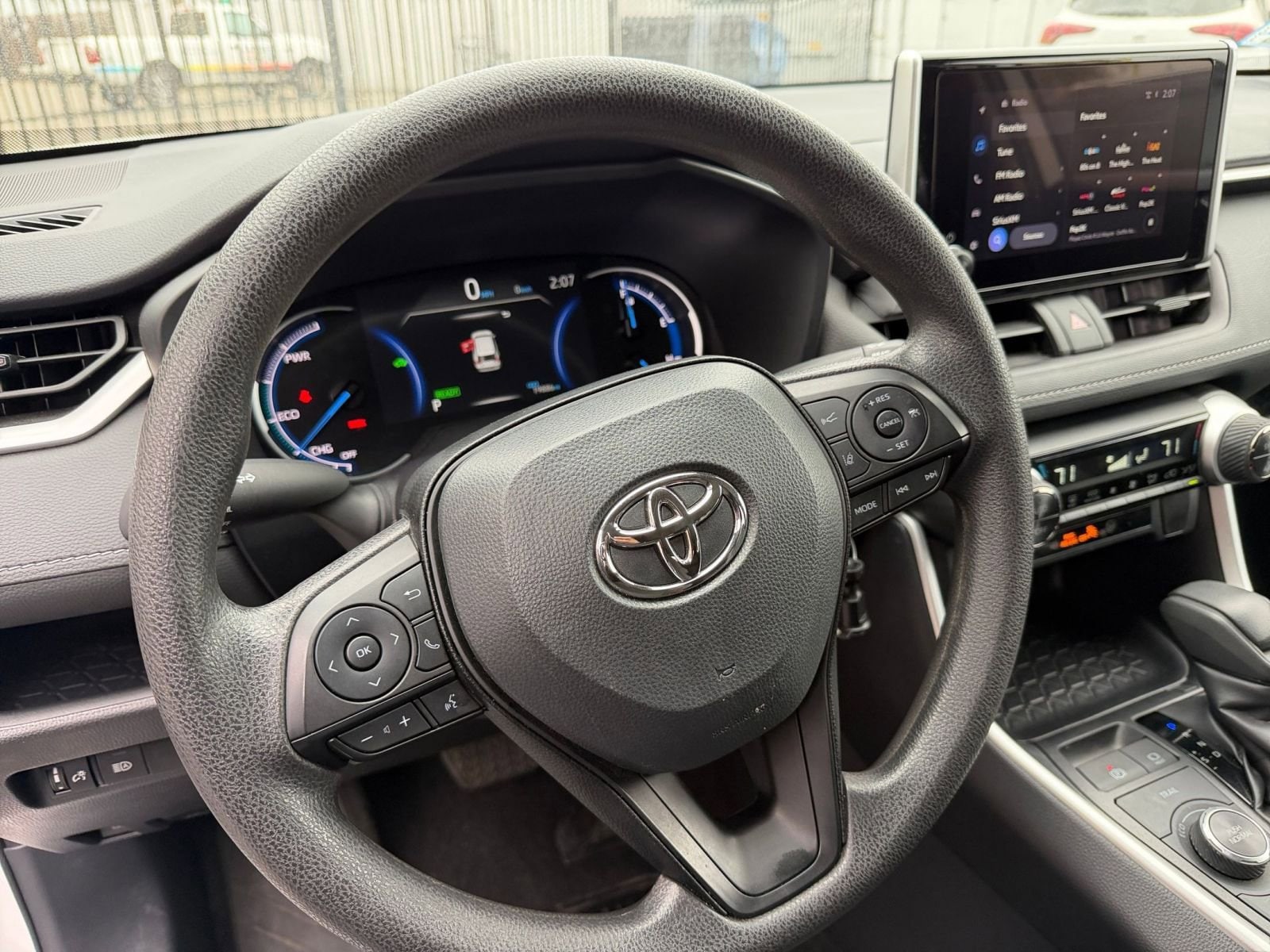 Thumbnail: 2025 Toyota RAV4 - 25