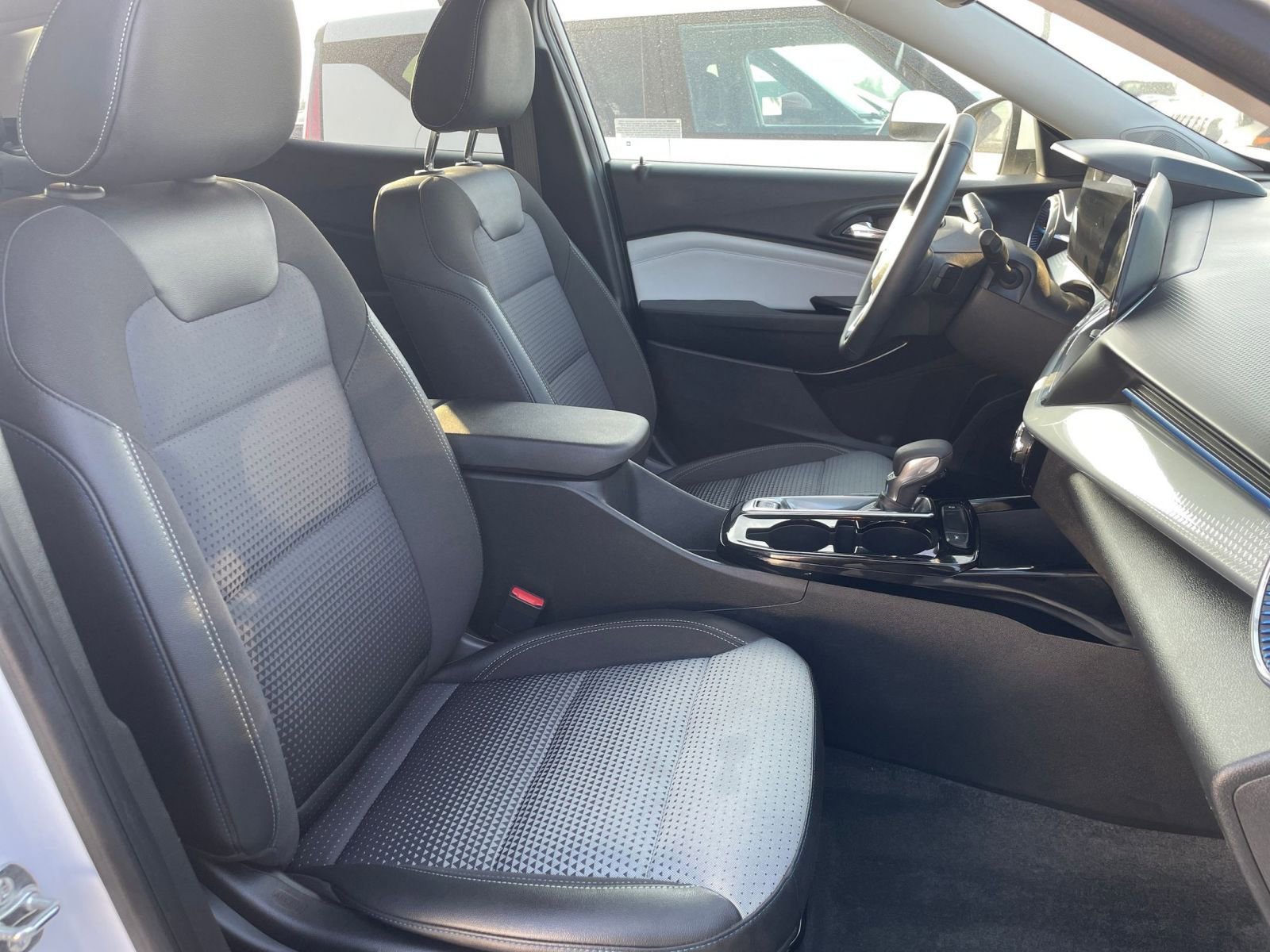 Thumbnail: 2025 Chevrolet Trax - 34