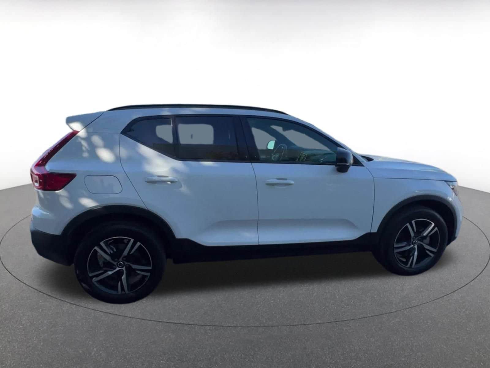 Thumbnail: 2024 Volvo XC40 - 16