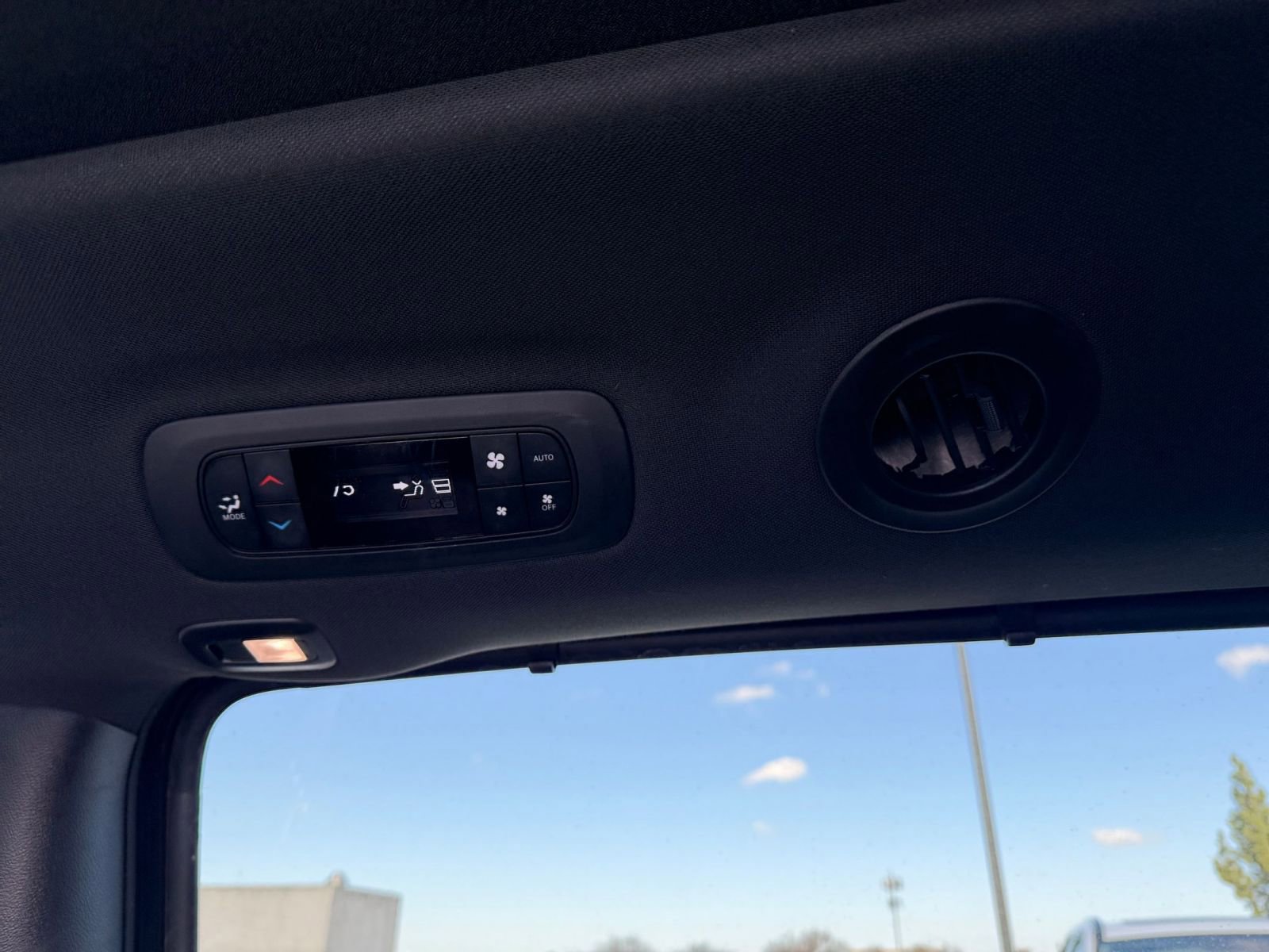 Thumbnail: 2025 Chrysler Pacifica - 25