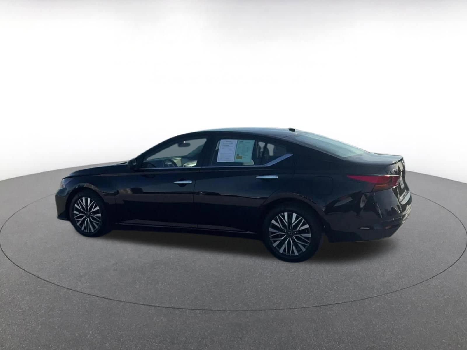 Thumbnail: 2025 Nissan Altima - 10