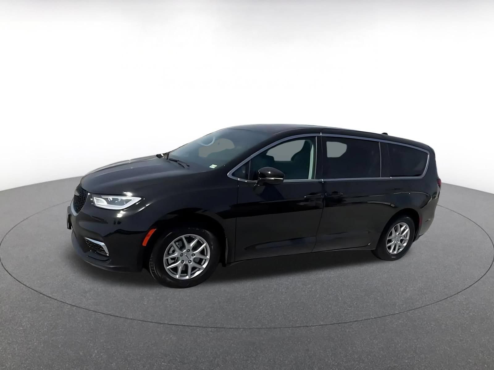 Thumbnail: 2024 Chrysler Pacifica - 7