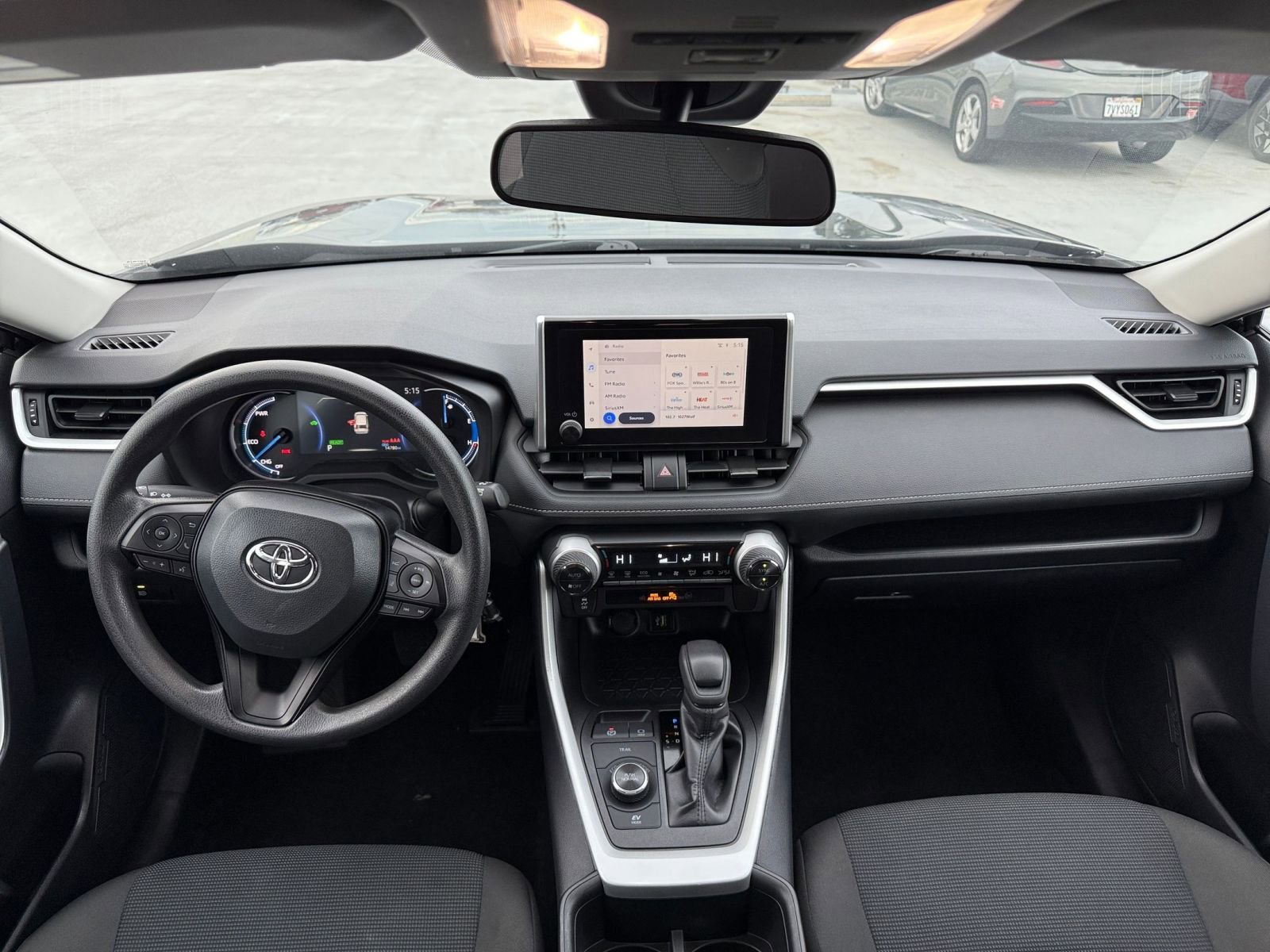 Thumbnail: 2025 Toyota RAV4 - 32