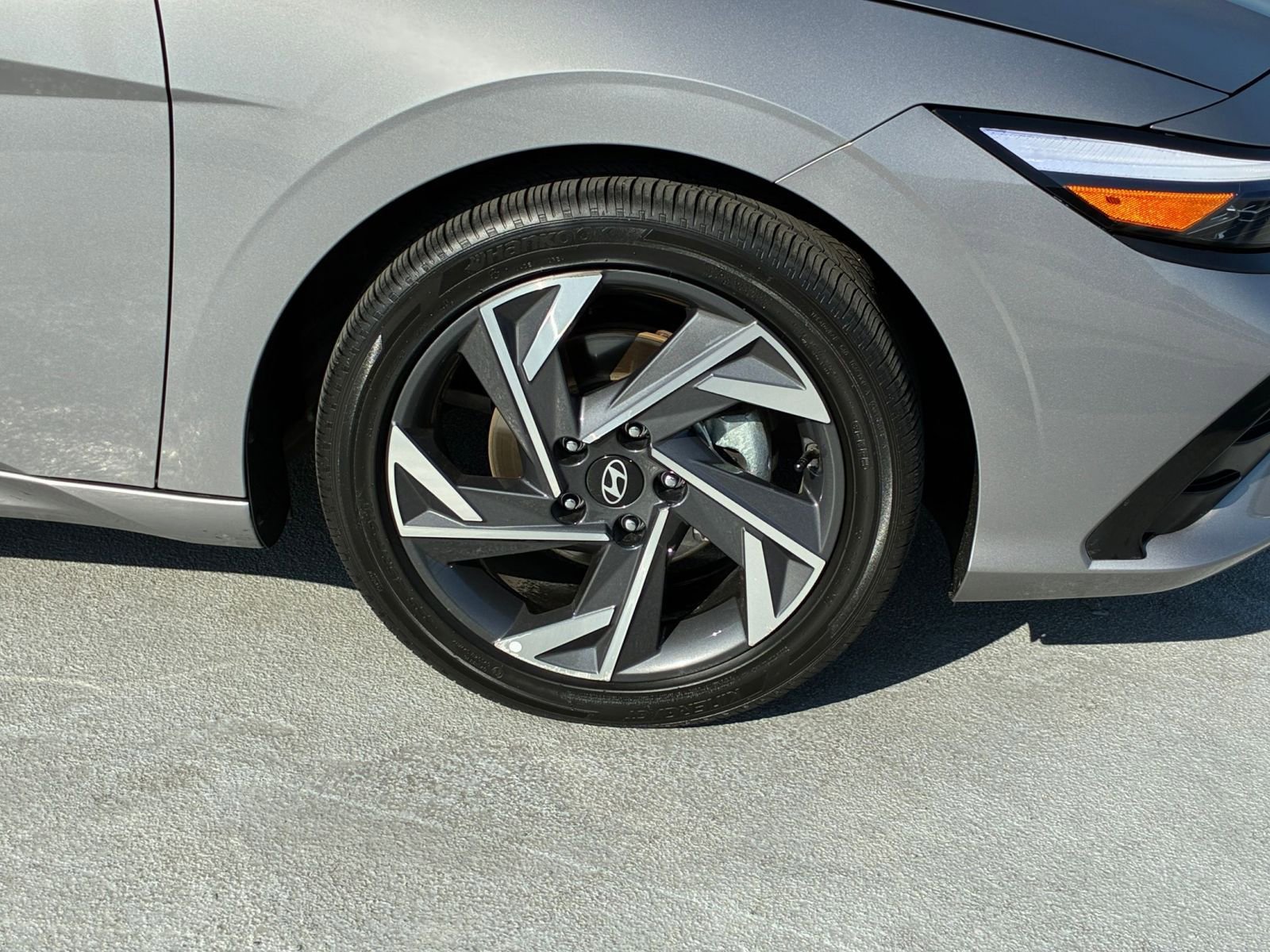 Thumbnail: 2025 Hyundai Elantra - 32