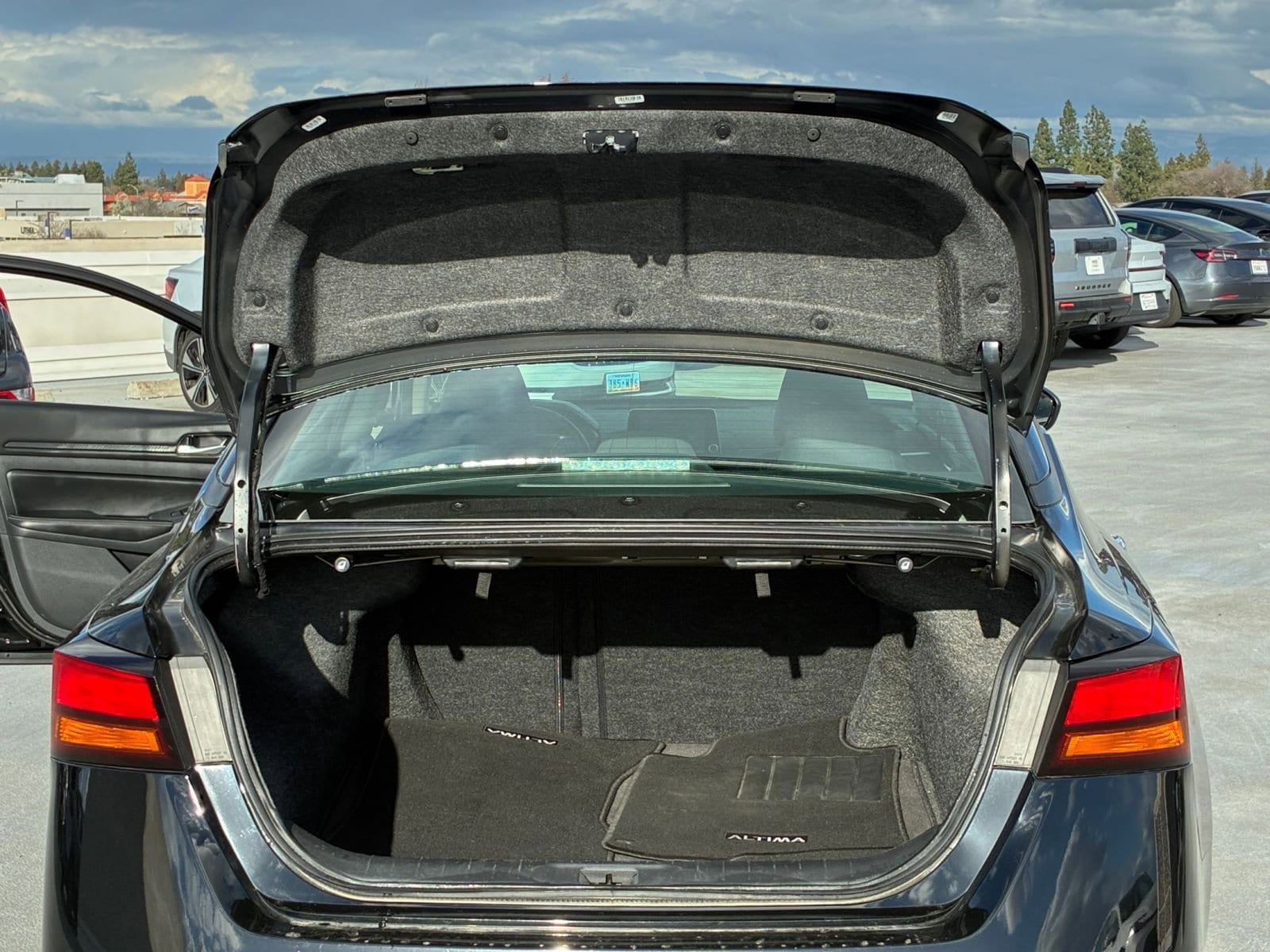 Thumbnail: 2025 Nissan Altima - 31