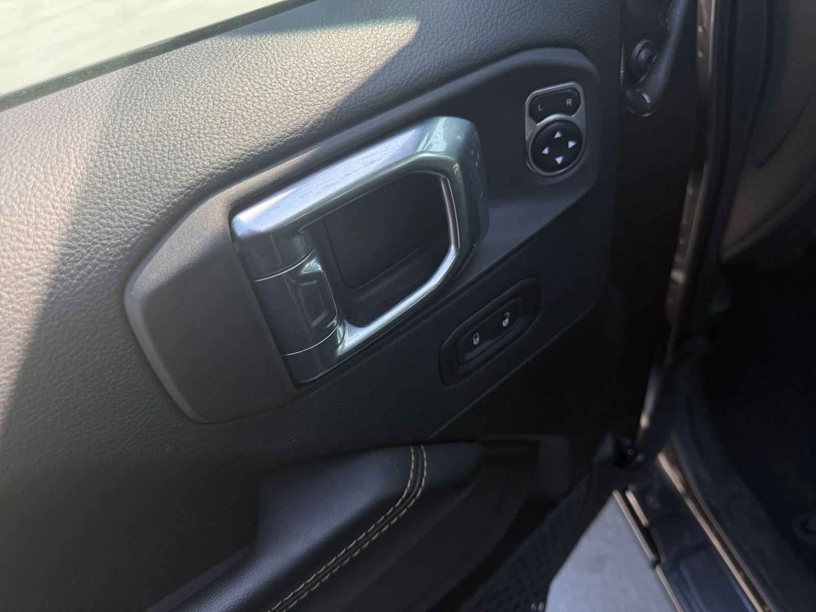 Thumbnail: 2025 Jeep Wrangler - 18