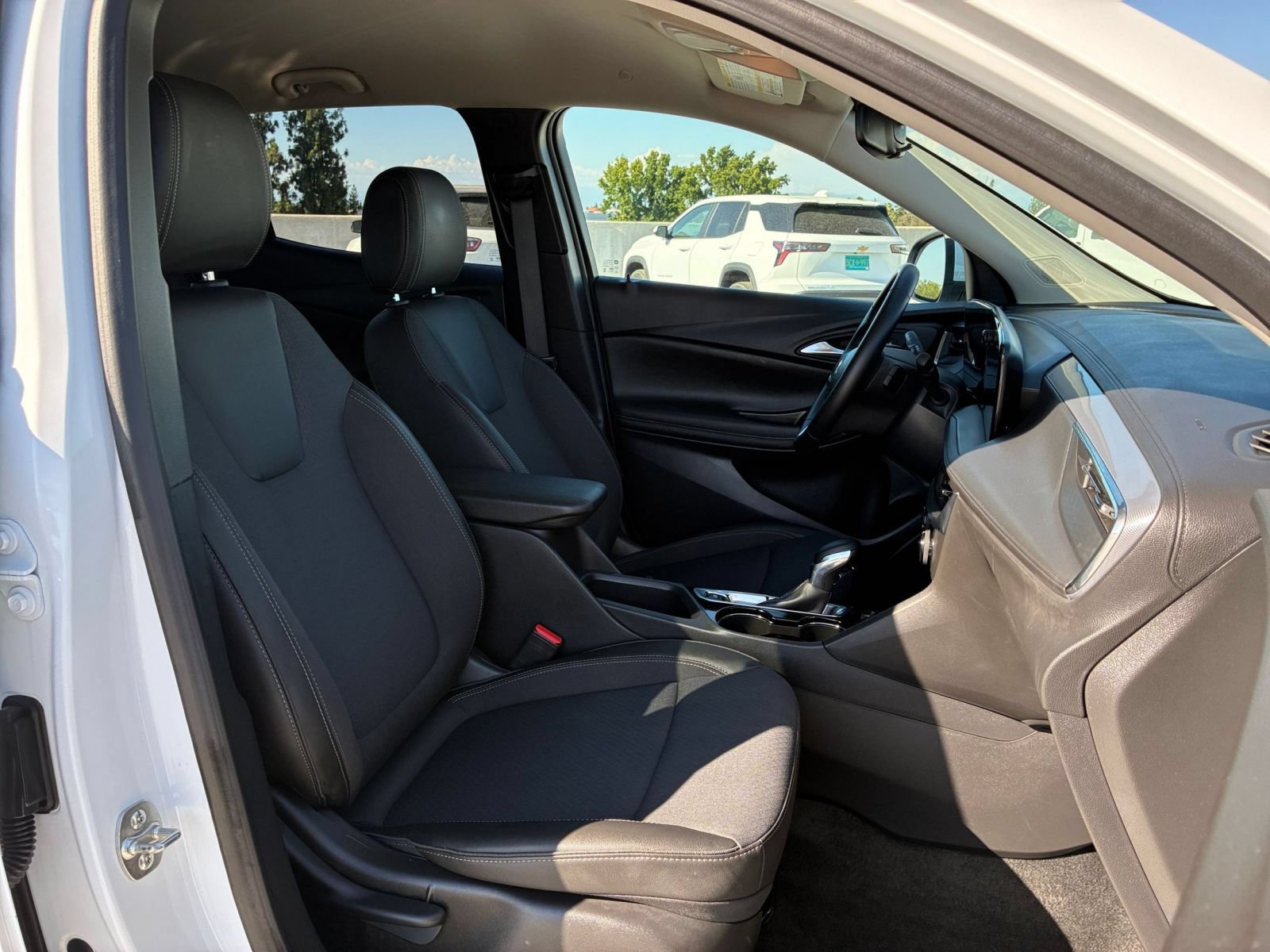 Thumbnail: 2025 Buick Encore GX - 35