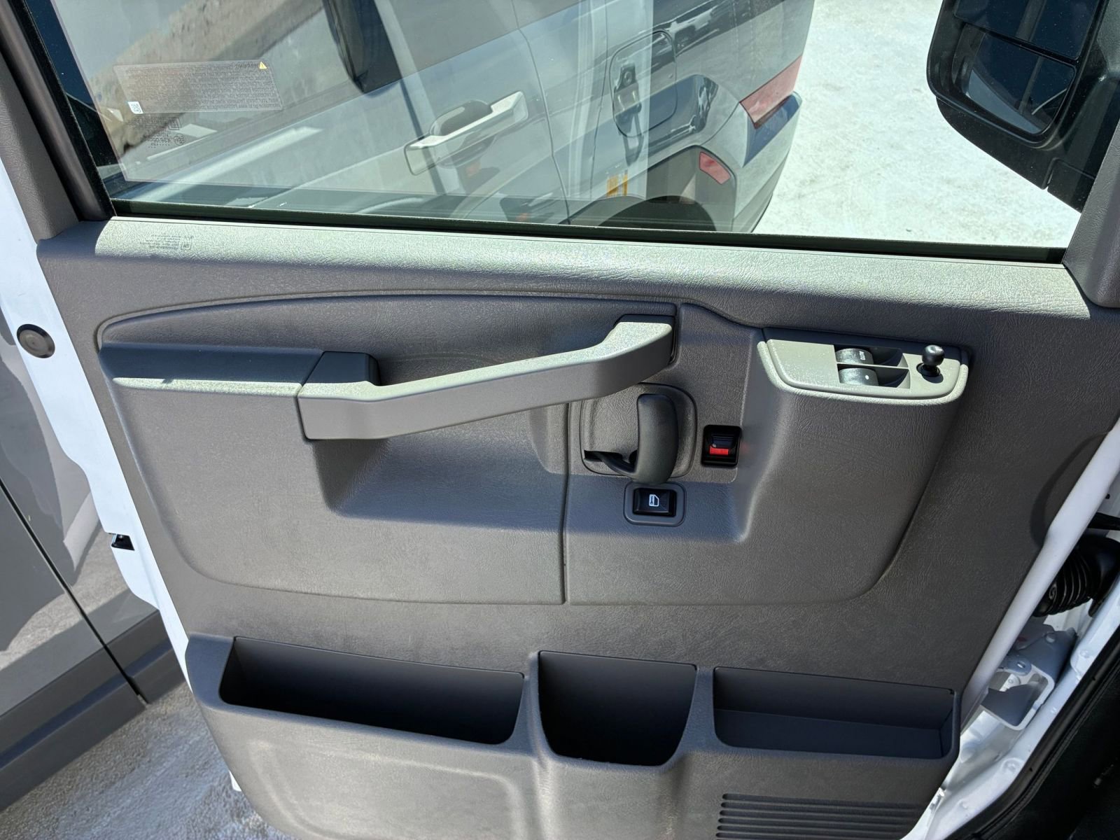 Thumbnail: 2025 GMC Savana - 18