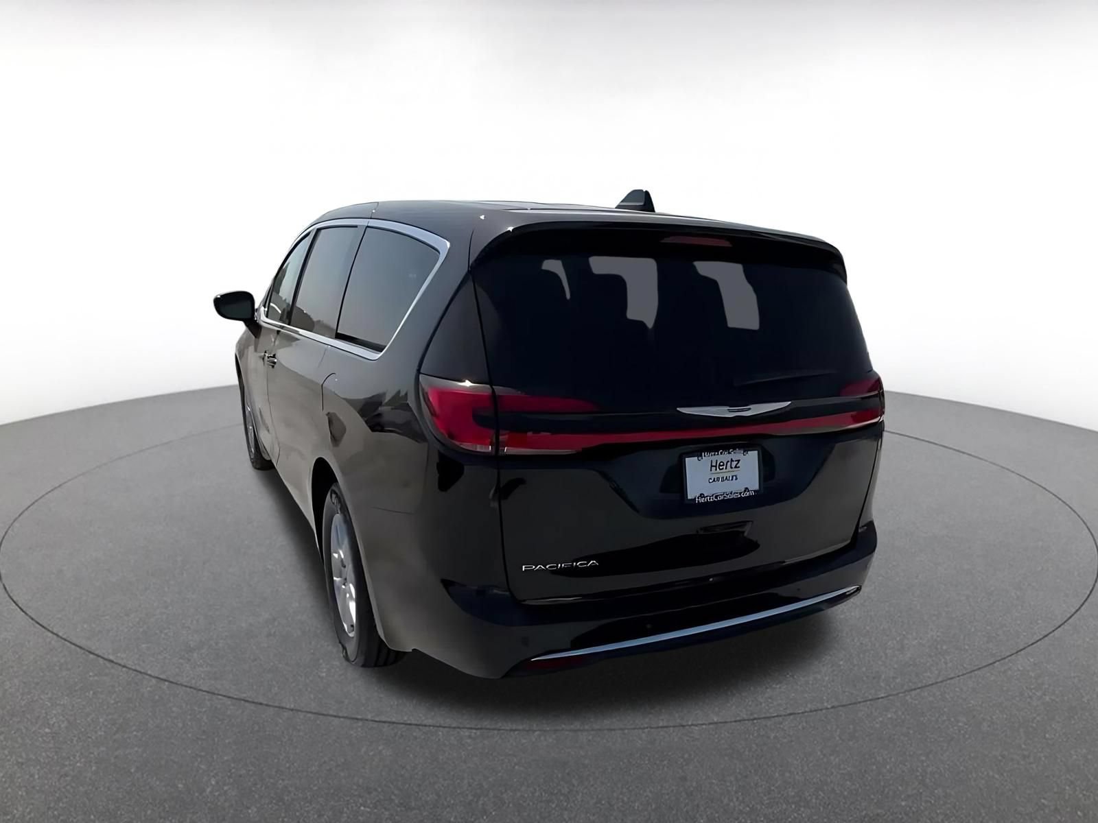 Thumbnail: 2024 Chrysler Pacifica - 10